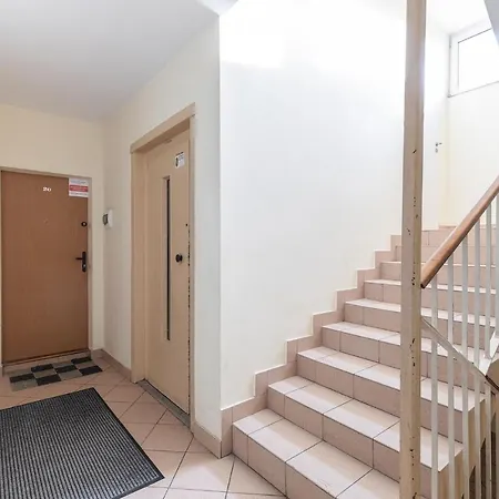 Room, Pirenejska 20 Cozy * Warschau