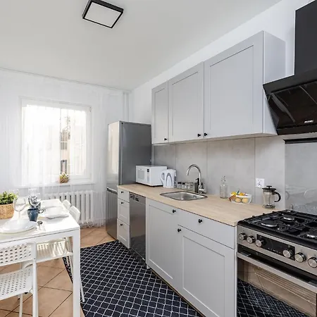 Room, Pirenejska 20 Cozy * Varsovia