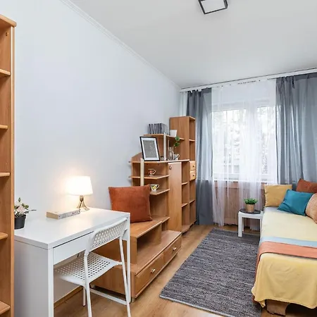 Room, Pirenejska 20 Cozy Apartamento