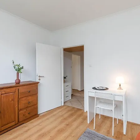 Room, Pirenejska 20 Cozy Daire *