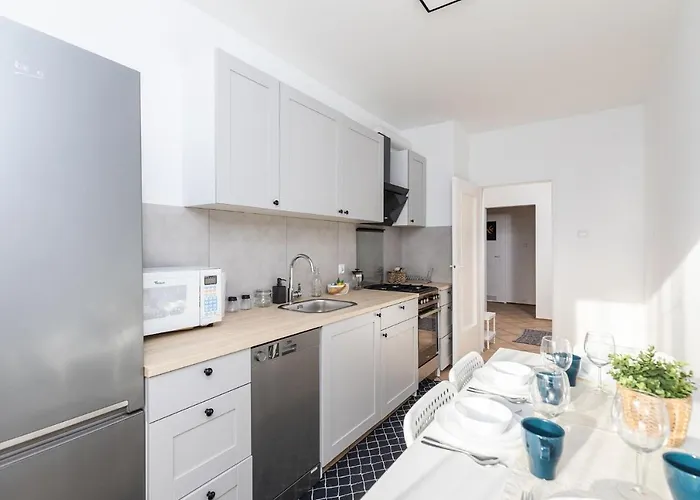 Room, Pirenejska 20 Cozy