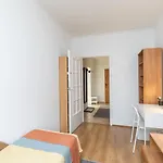 Room, Pirenejska 20 Cozy Διαμέρισμα *
