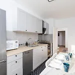 Room, Pirenejska 20 Cozy