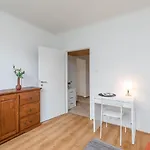 Room, Pirenejska 20 Cozy Διαμέρισμα *