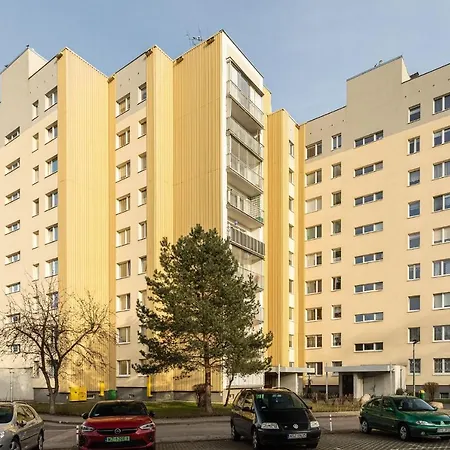 Apartmán Room, Pirenejska 20 Cozy *